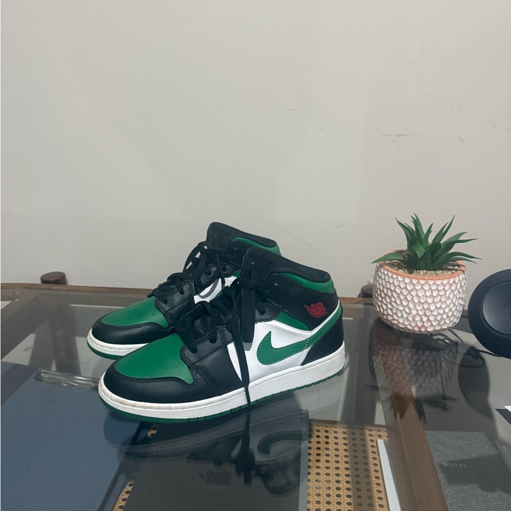 Nike Women’s Green Black White High Top Sneakers